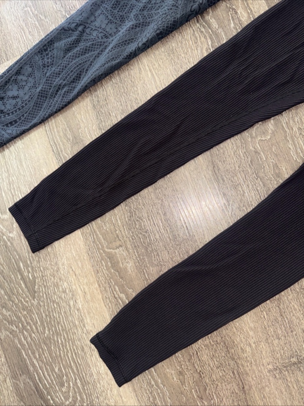 Athleta BUNDLE (2) Patterned & Ribbed Leggings Size XS Grey Black Gym Active - Picture 3 of 10